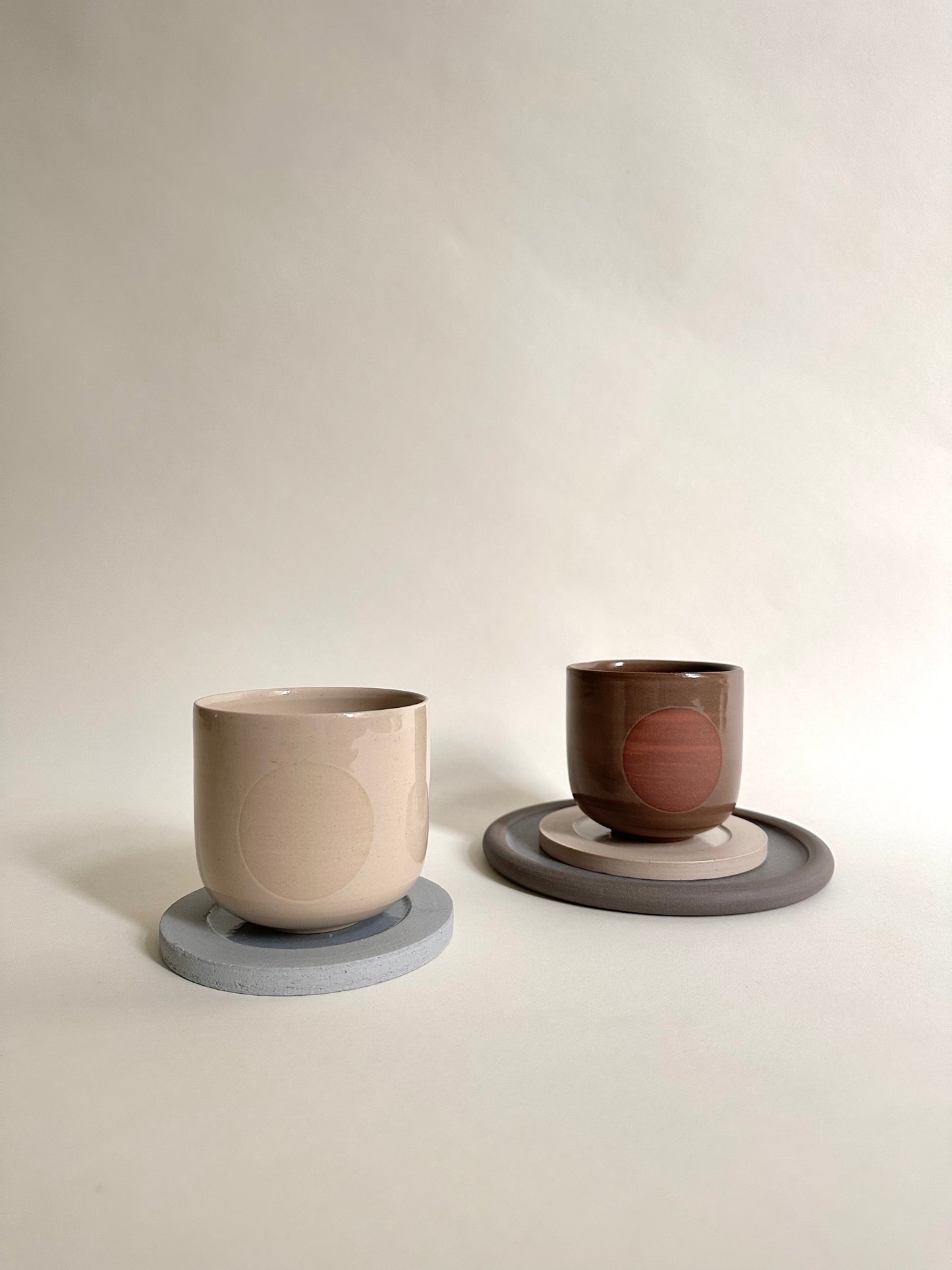 Circle cup in clay