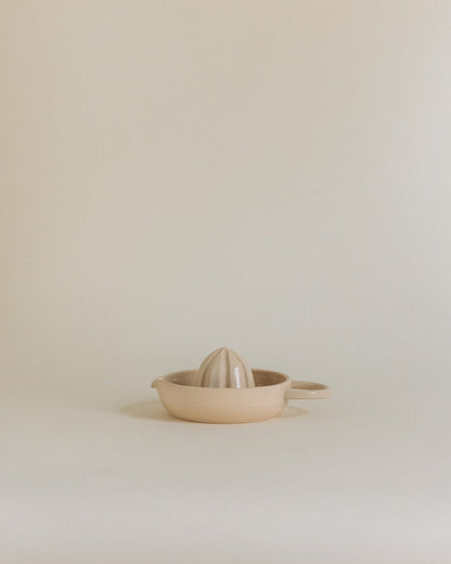 Citrus squeezer in clay