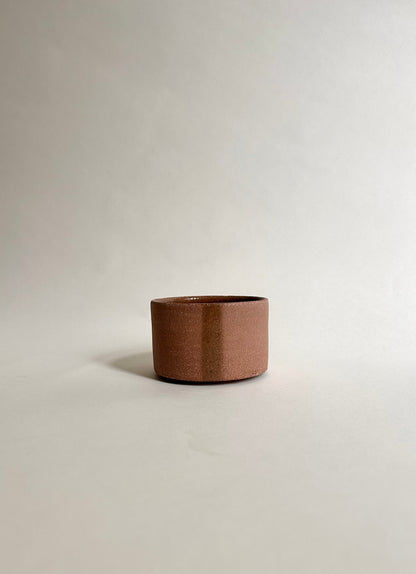 Ora cup in terra