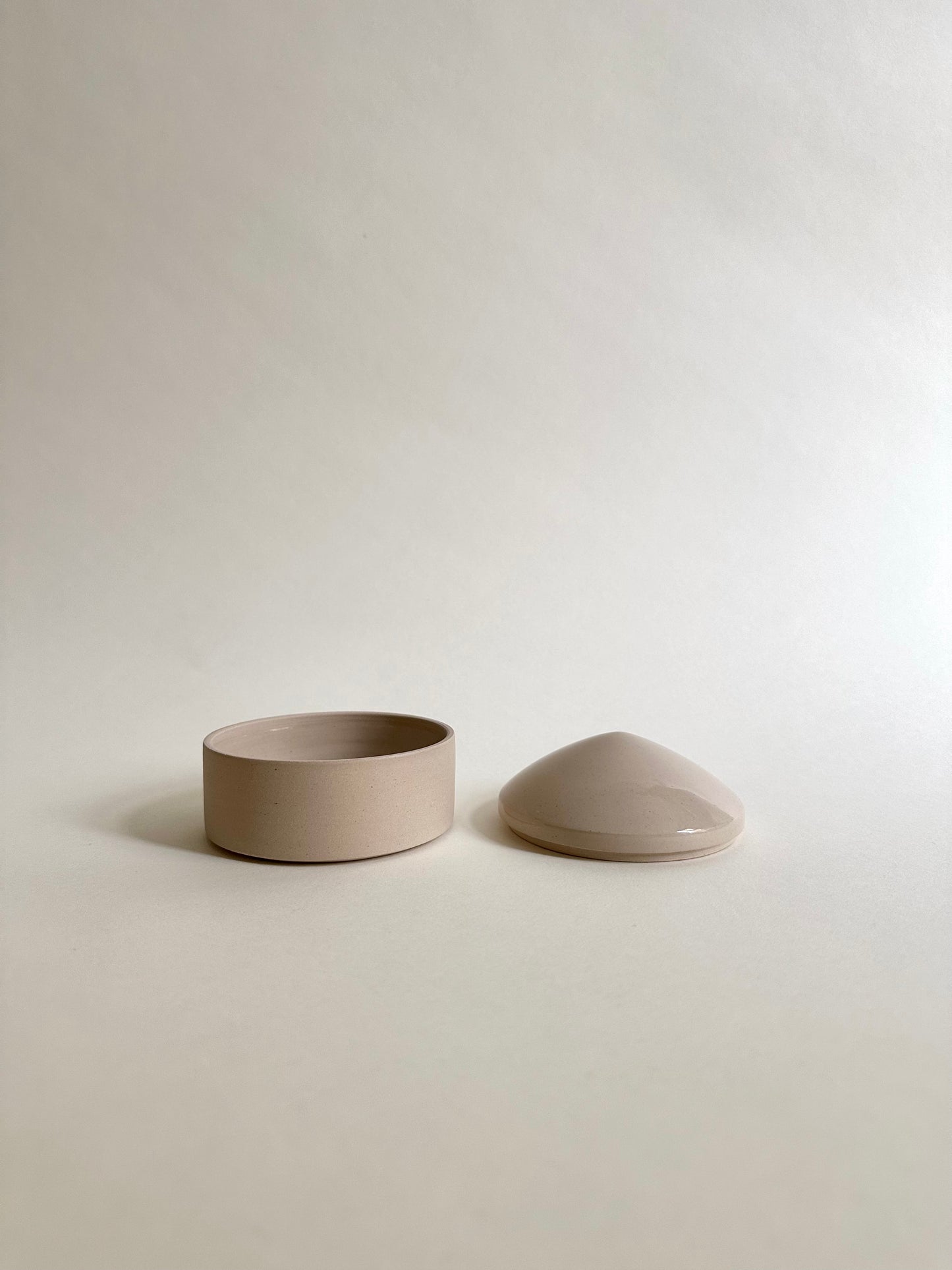 Lidded jar in clay