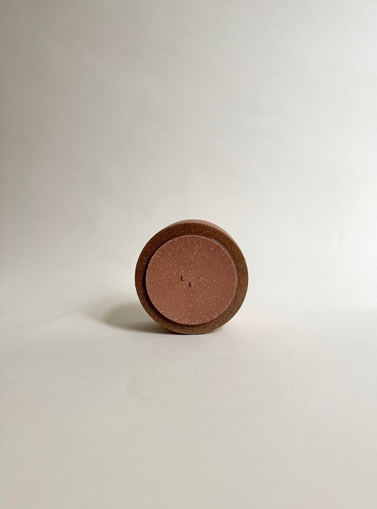Ora cup in terra