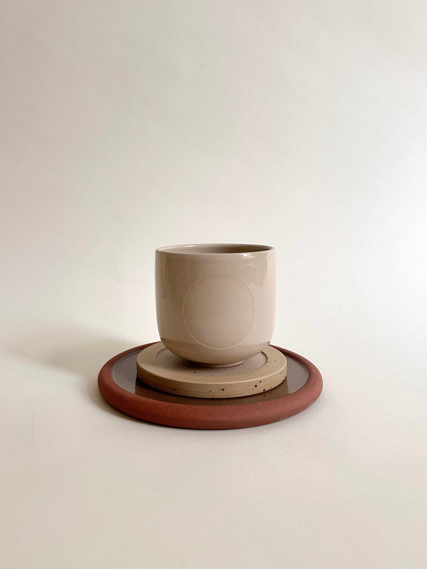 Circle cup in clay